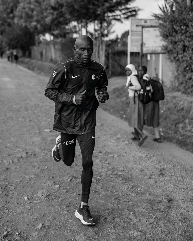 Marathonläufer Kipchoge beim Outdoor-Training